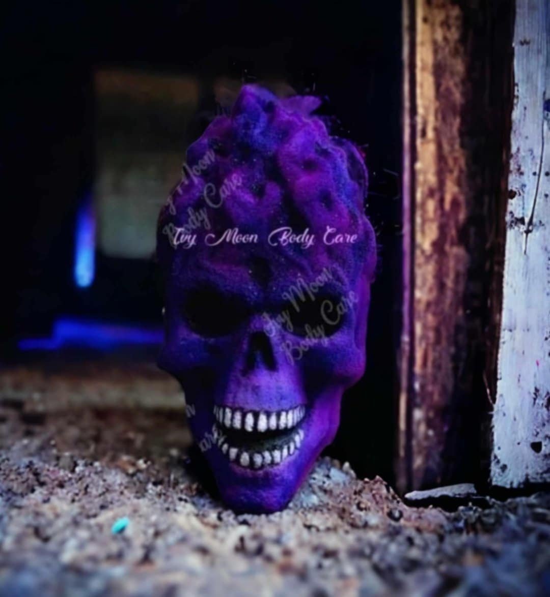 Flaming Skull Bath Bomb